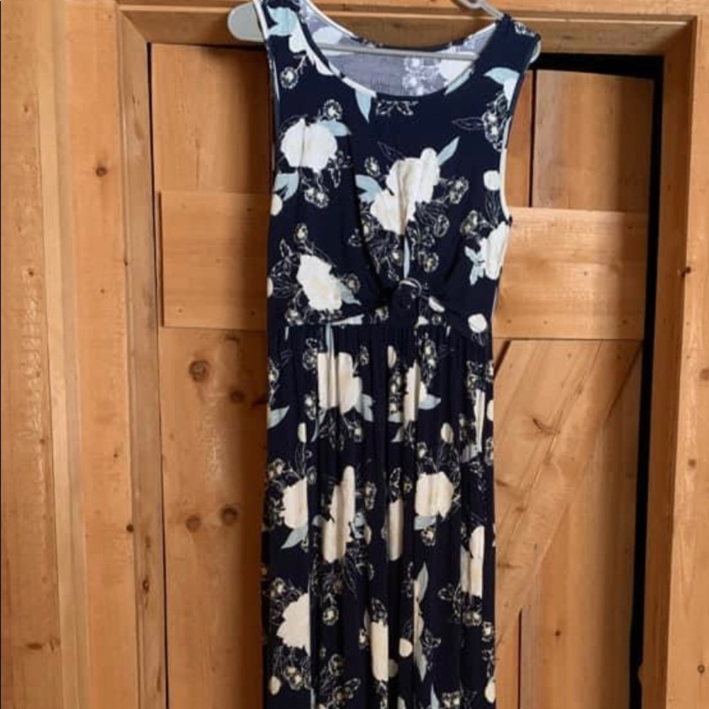 Latched mama navy floral garden